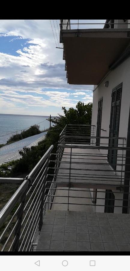 Da Rino Apartment Cipressa Bagian luar foto